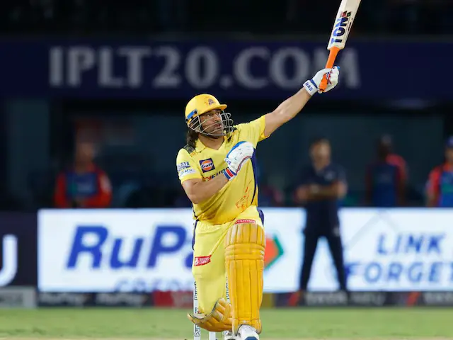 DC vs CSK: Dhoni smashing boundaries after a long wait